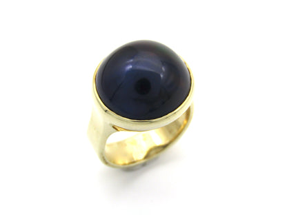 9K gold round mabé pearl ring, circa 1980's.