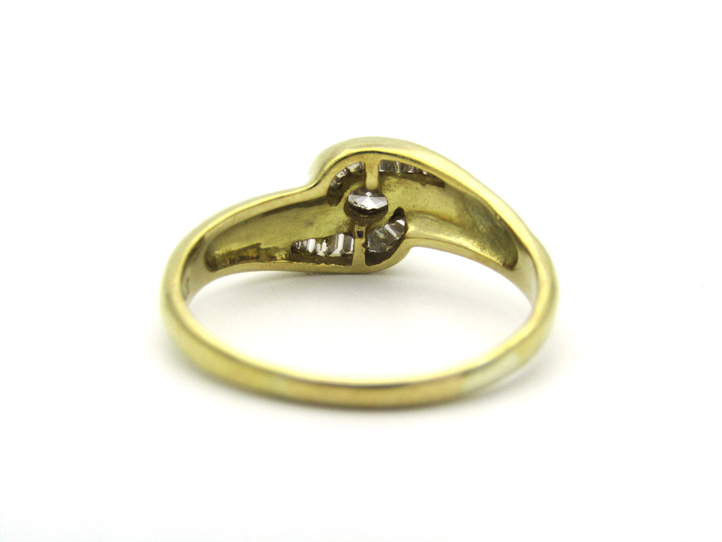 18K gold diamond ring, circa 1970's.