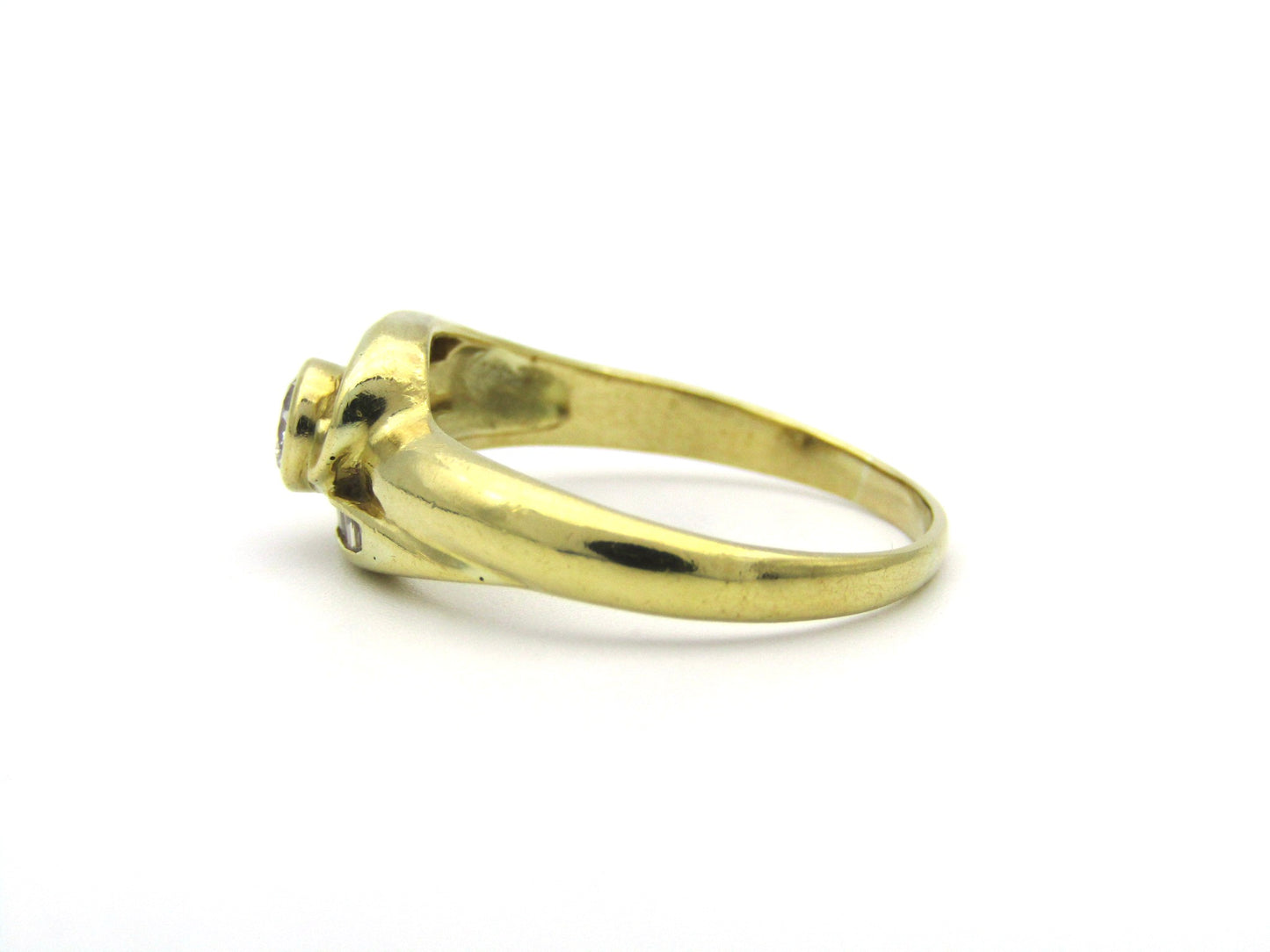 18K gold diamond ring, circa 1970's.