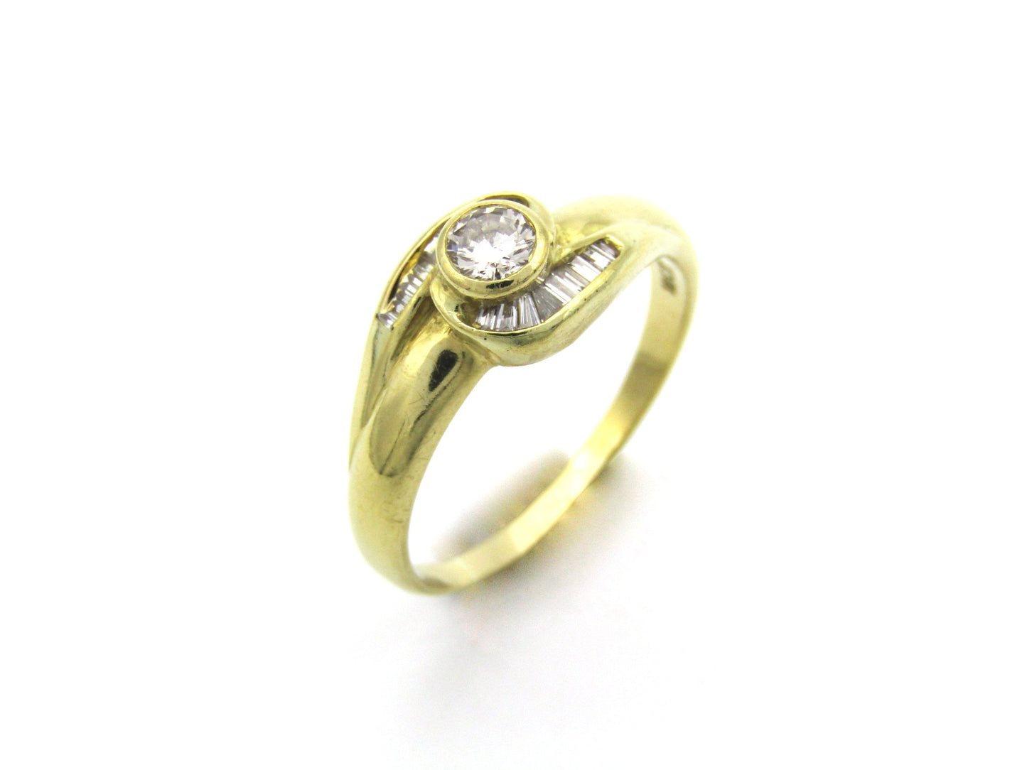 18K gold diamond ring, circa 1970's.