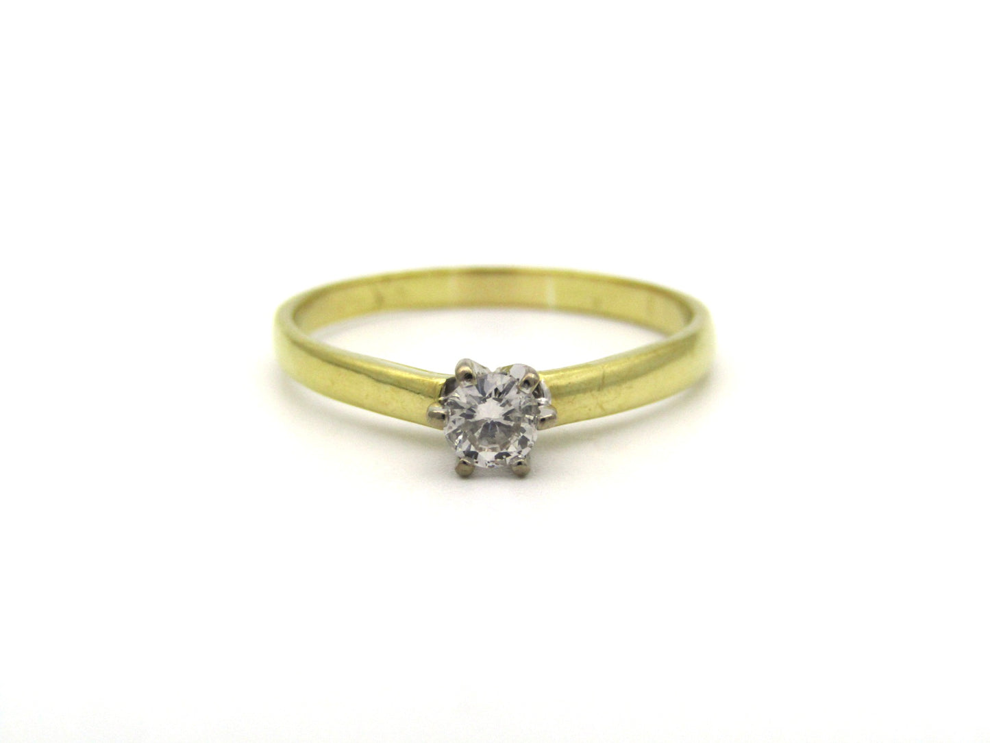 18K gold solitaire diamond ring, circa 1970's.