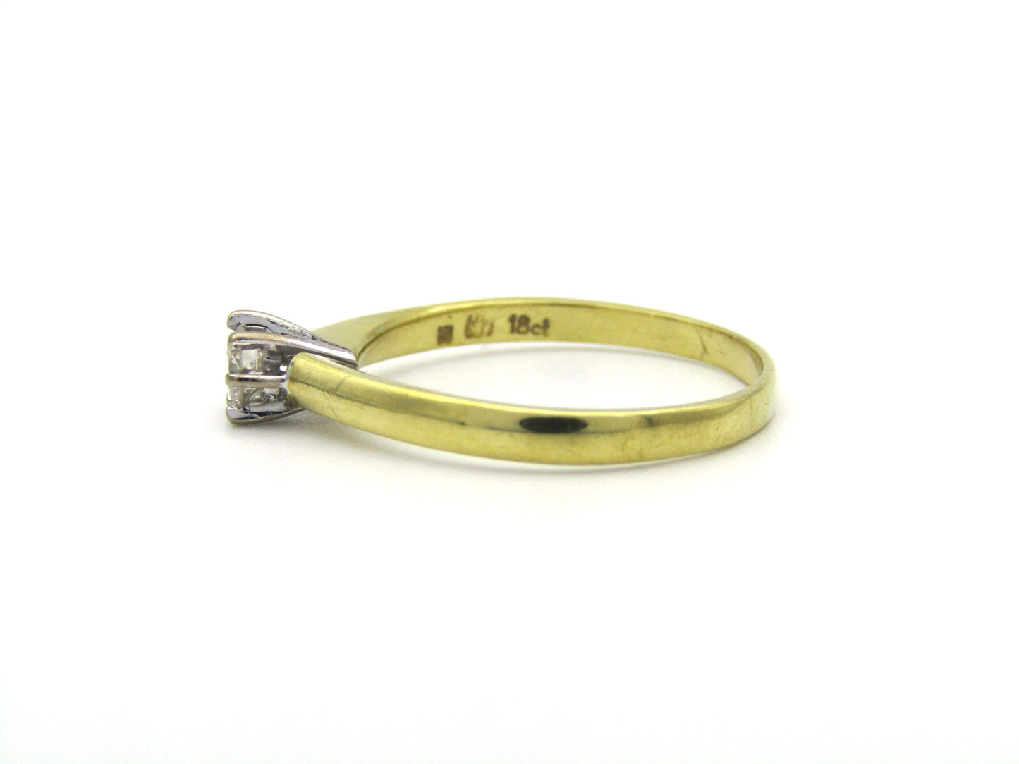 18K gold solitaire diamond ring, circa 1970's.