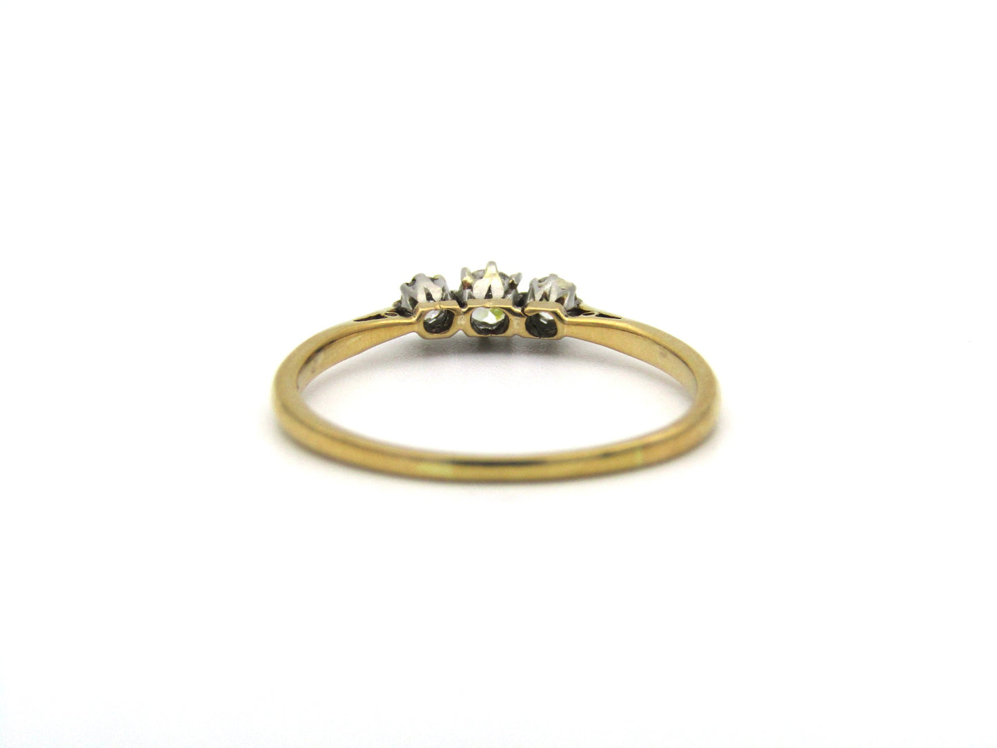 18K gold & platinum Three-stone diamond Edwardian ring, circa 1900.
