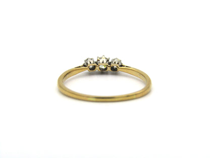 18K gold & platinum Three-stone diamond Edwardian ring, circa 1900.