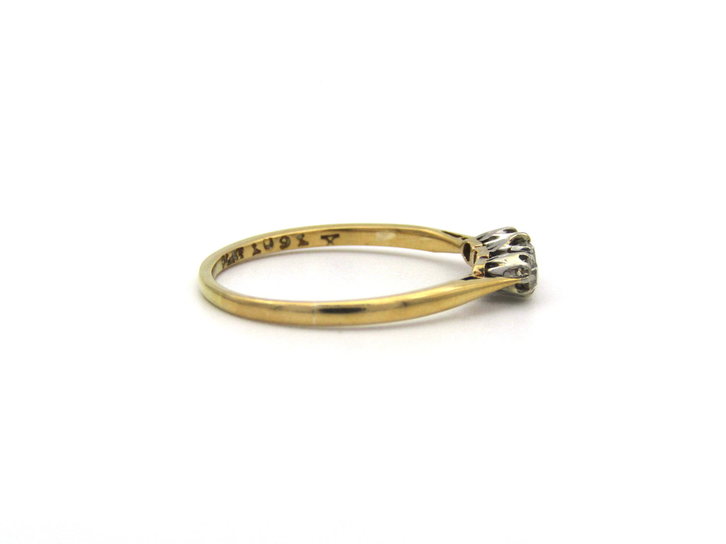 18K gold & platinum Three-stone diamond Edwardian ring, circa 1900.
