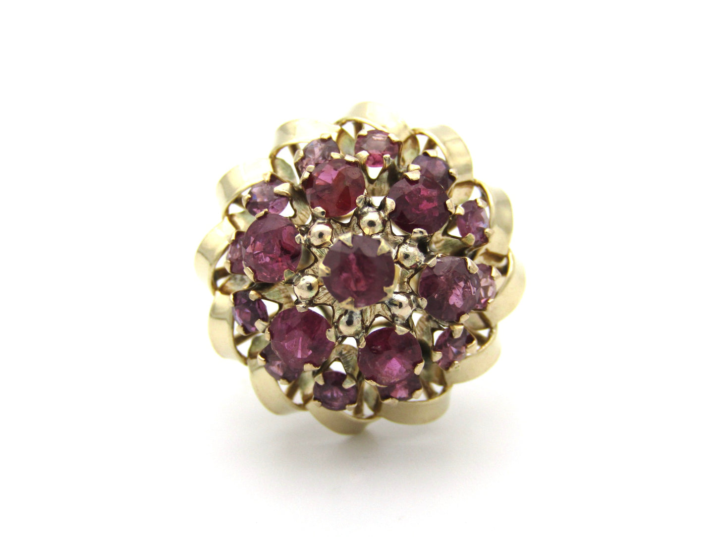 9K gold Vintage ruby ring, circa 1970's.