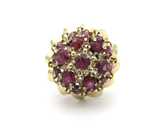 9K gold Vintage ruby ring, circa 1970's.