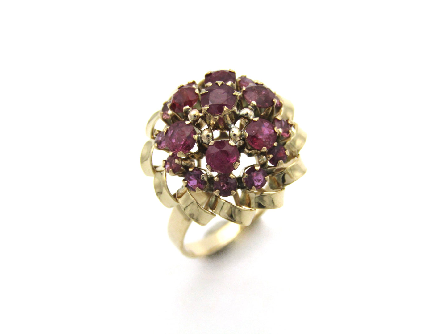 9K gold Vintage ruby ring, circa 1970's.
