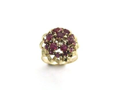 9K gold Vintage ruby ring, circa 1970's.