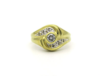 18K gold Vintage diamond ring, circa 1970's.