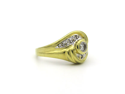 18K gold Vintage diamond ring, circa 1970's.