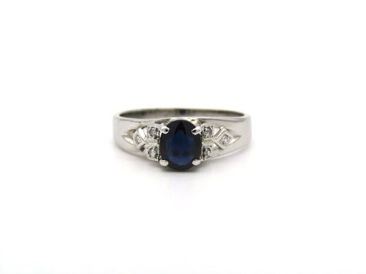 14K gold Vintage sapphire and diamond ring, circa 1990.