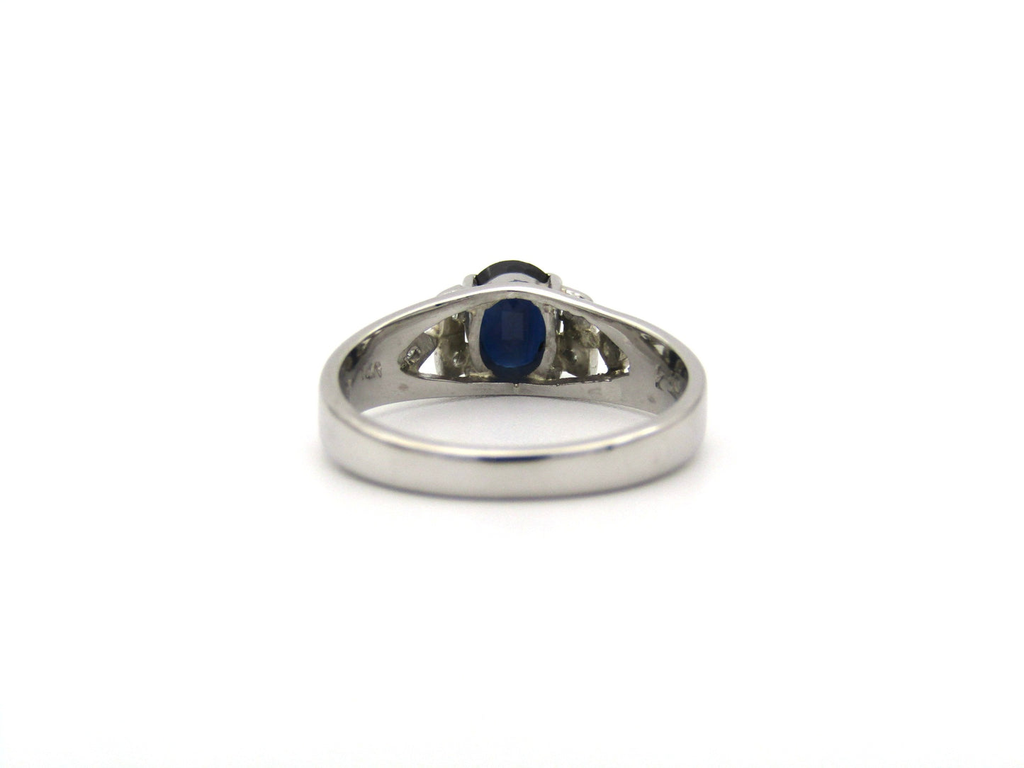 14K gold Vintage sapphire and diamond ring, circa 1990.