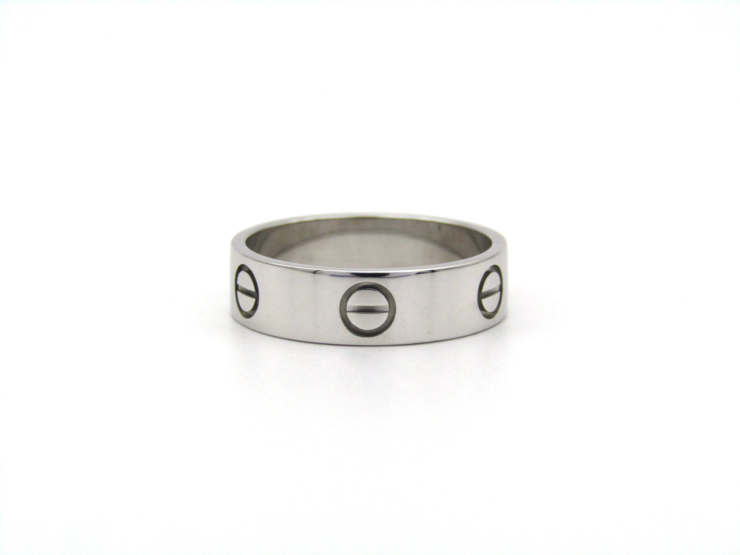 18K gold Classic Cartier LOVE ring.