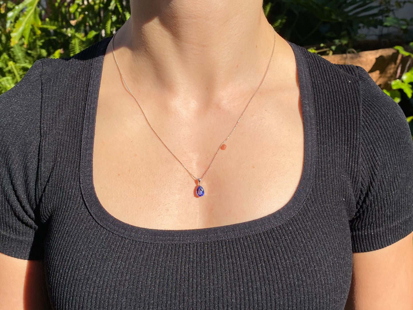18K gold tanzanite pendant with 18K gold chain.