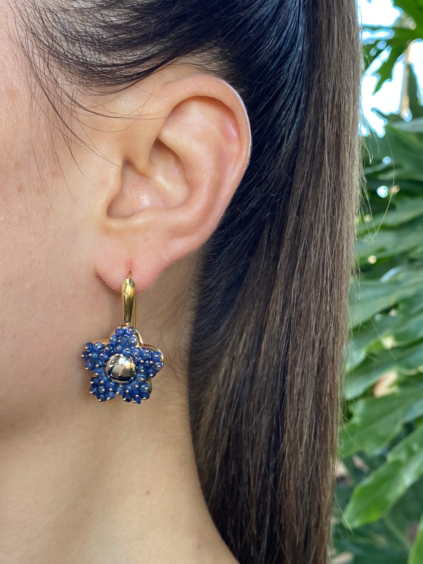 18K gold sapphire flower earring by Le Gi of Italy, circa 1990.
