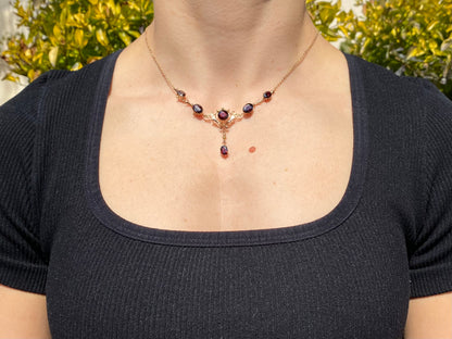 9K gold Edwardian garnet necklace, circa 1910.