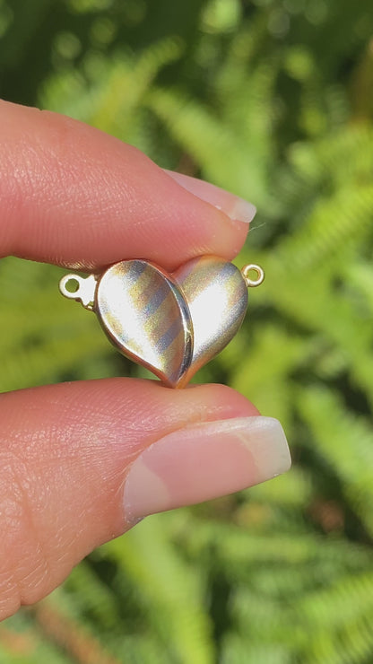 18K gold tri-colour gold heart clasp by Jka Köhle, circa 1970's.