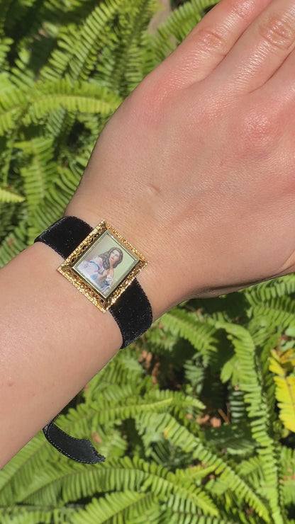 18K gold handpainted miniature necklace or bracelet of Varvara Rimskaya-Korsakova, circa 1980's.