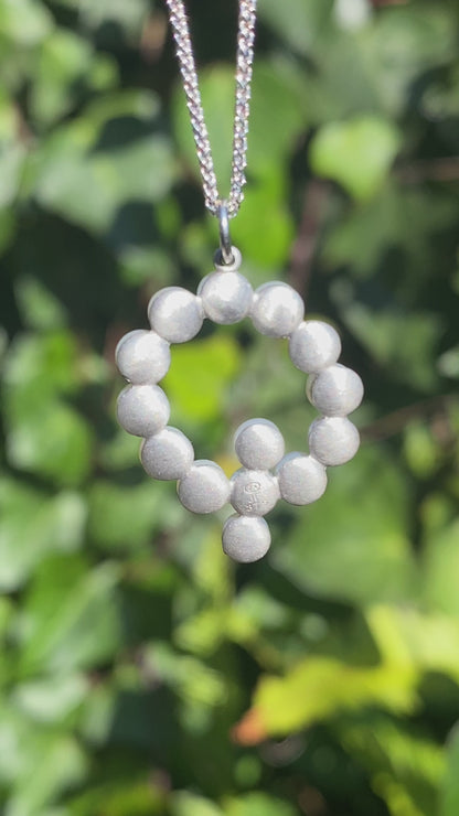 9K gold Akoya cultured pearl 'Q' pendant.