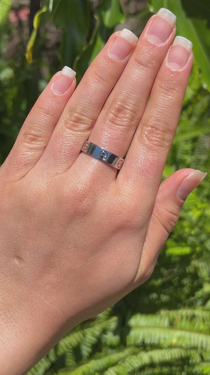 18K gold Classic Cartier LOVE ring.