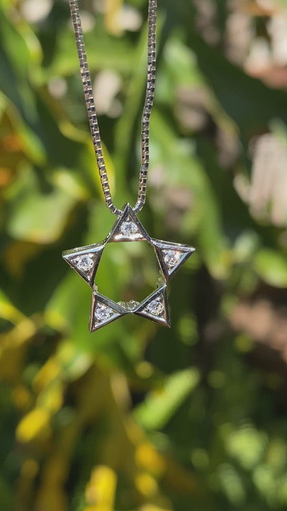 18K gold diamond star pendant, circa 1940's.