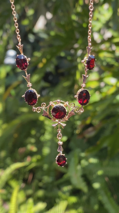 9K gold Edwardian garnet necklace, circa 1910.