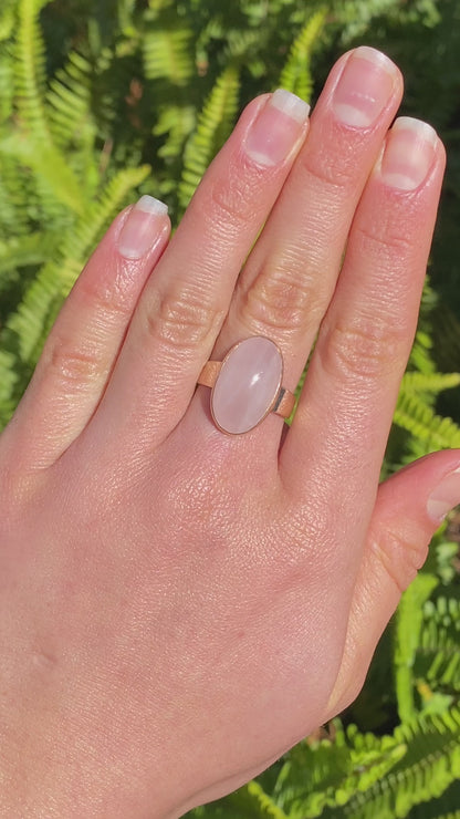9K gold rose quartz ring, circa 1960's.