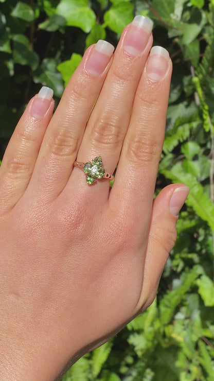 9K gold vintage peridot ring.
