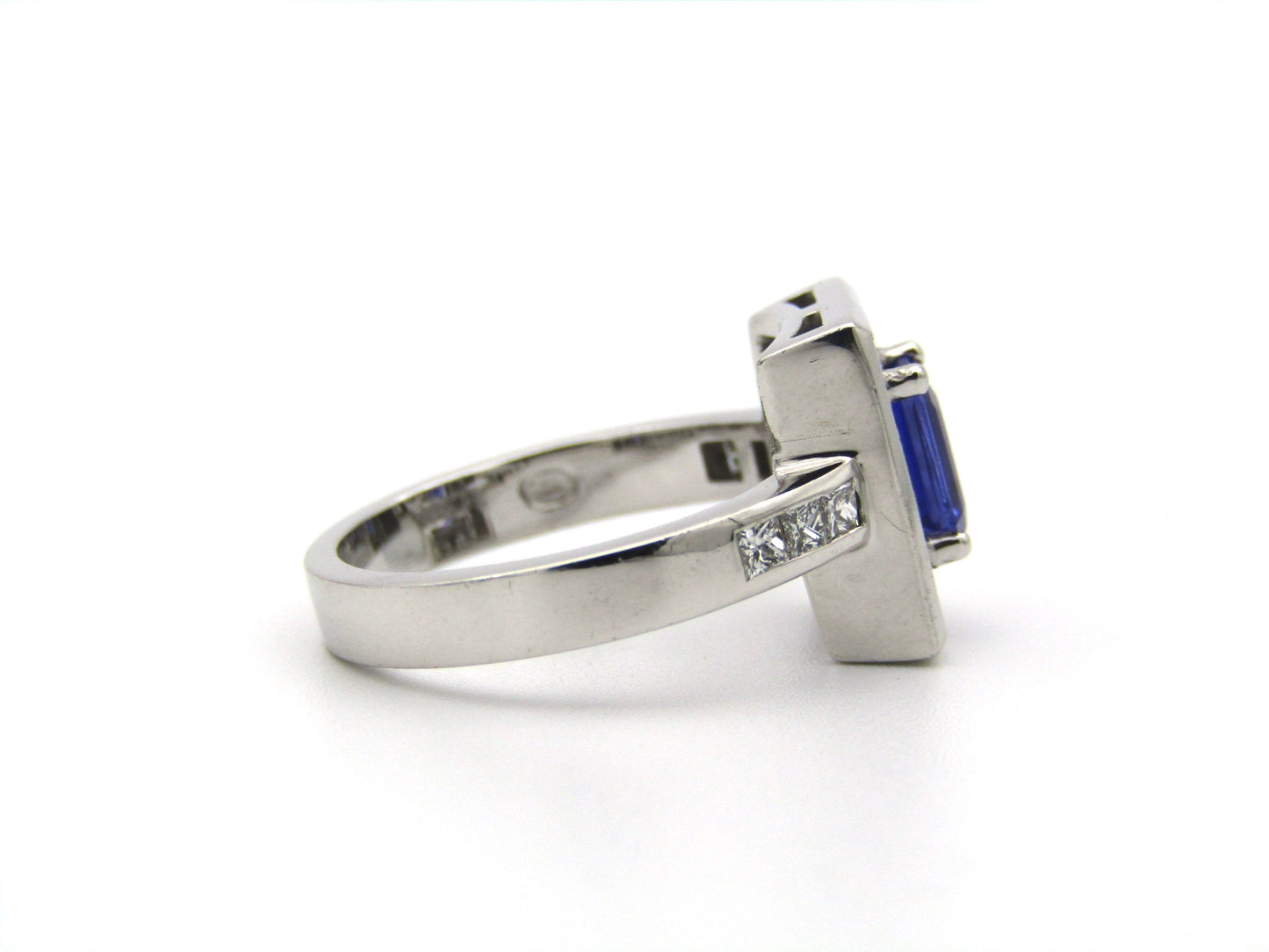 18K gold tanzanite and diamond ring.