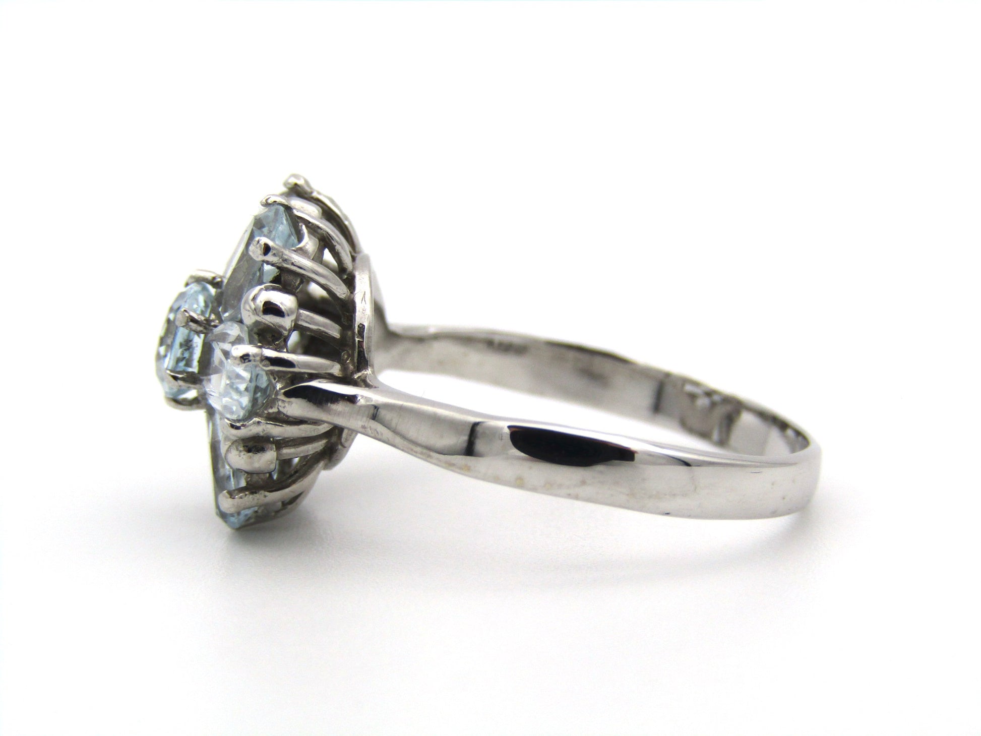 18K gold blue topaz ring.