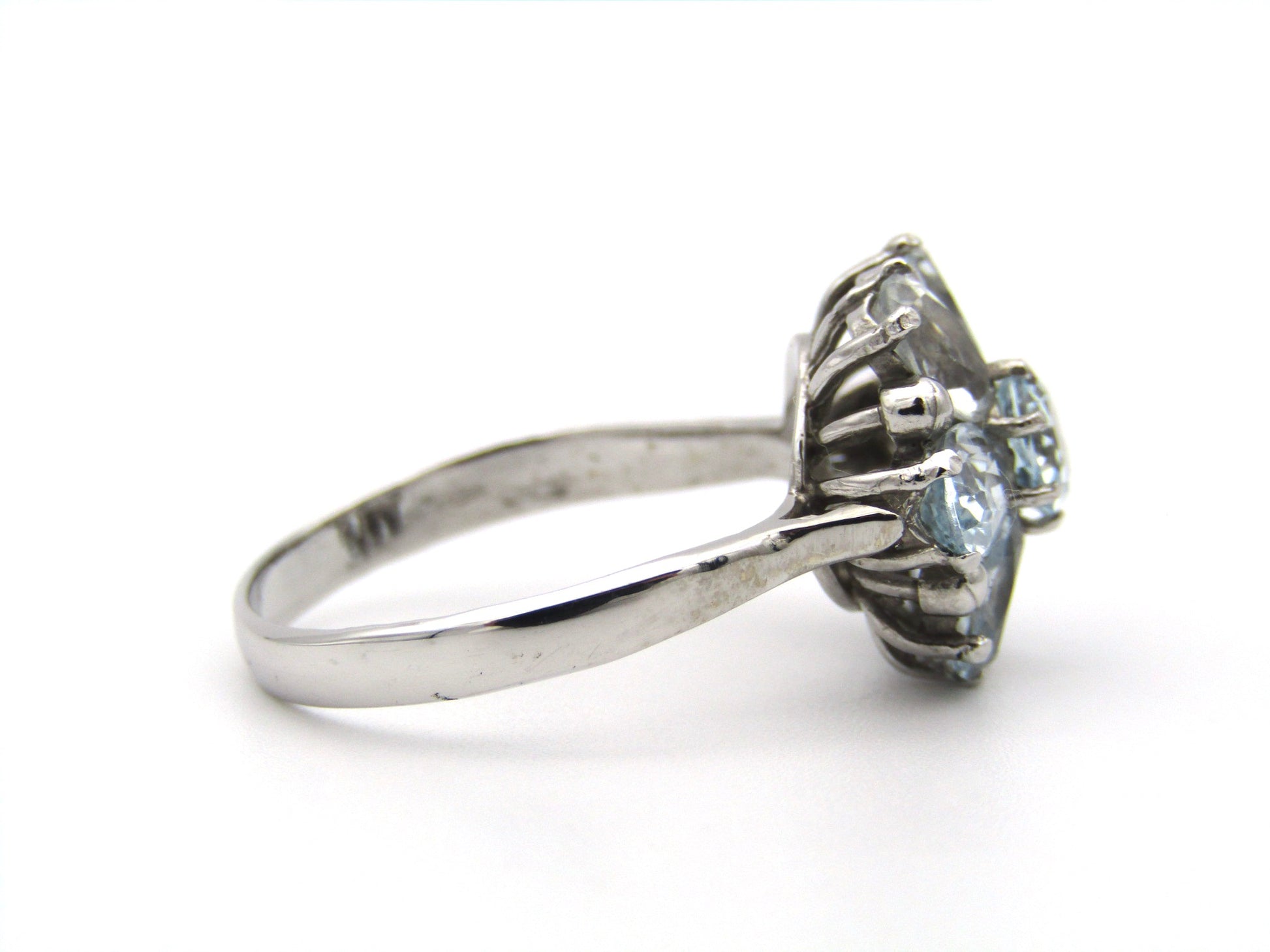 18K gold blue topaz ring.