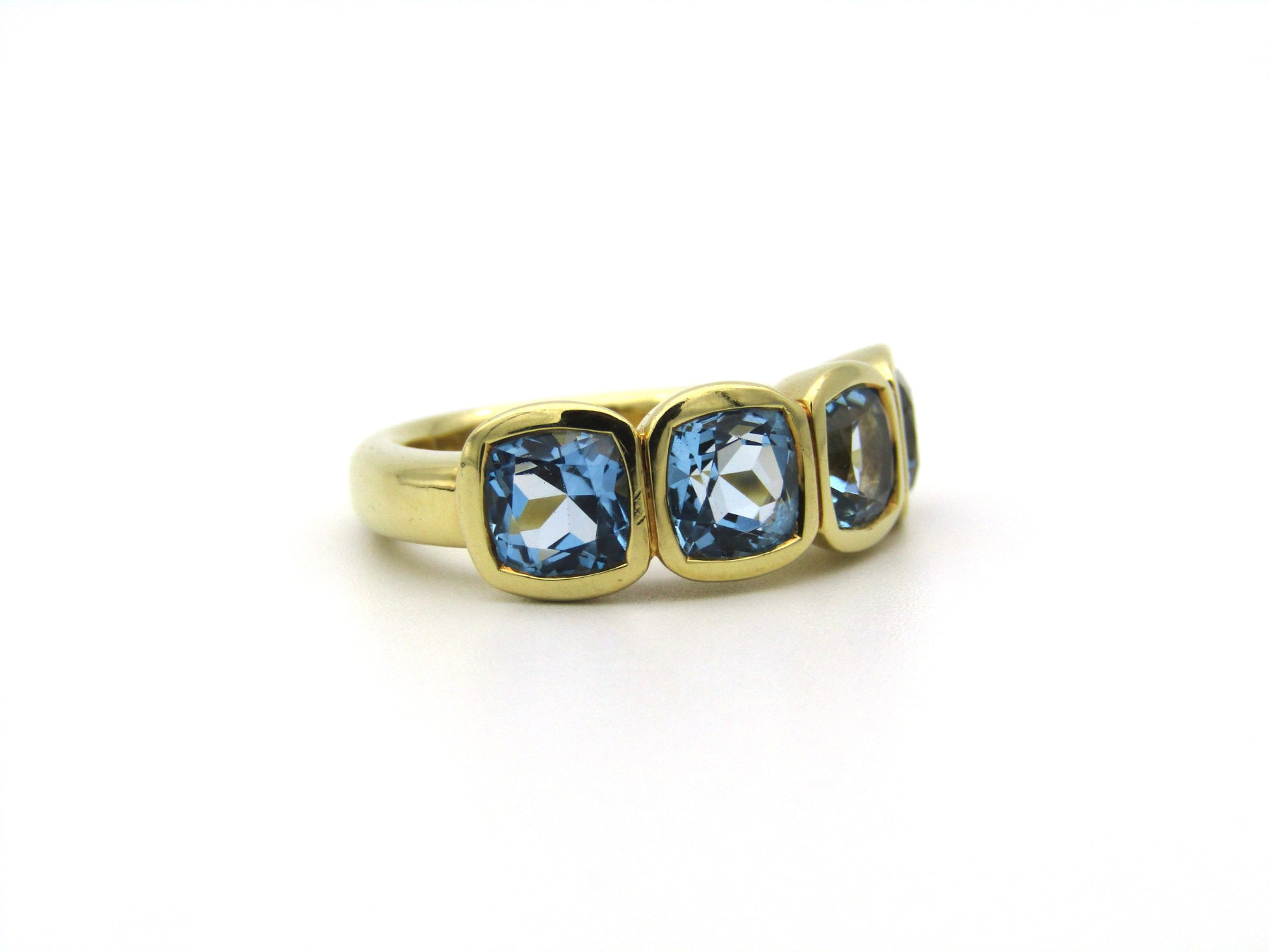 18K gold blue topaz ring.