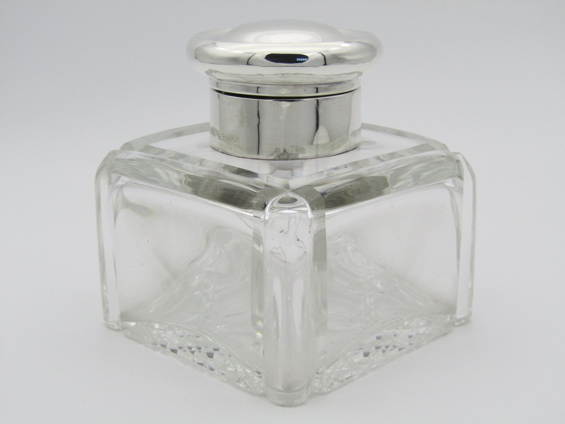 A silver mounted and cut glass desk inkwell by Asprey & Co. Ltd, Birmingham, 1915.