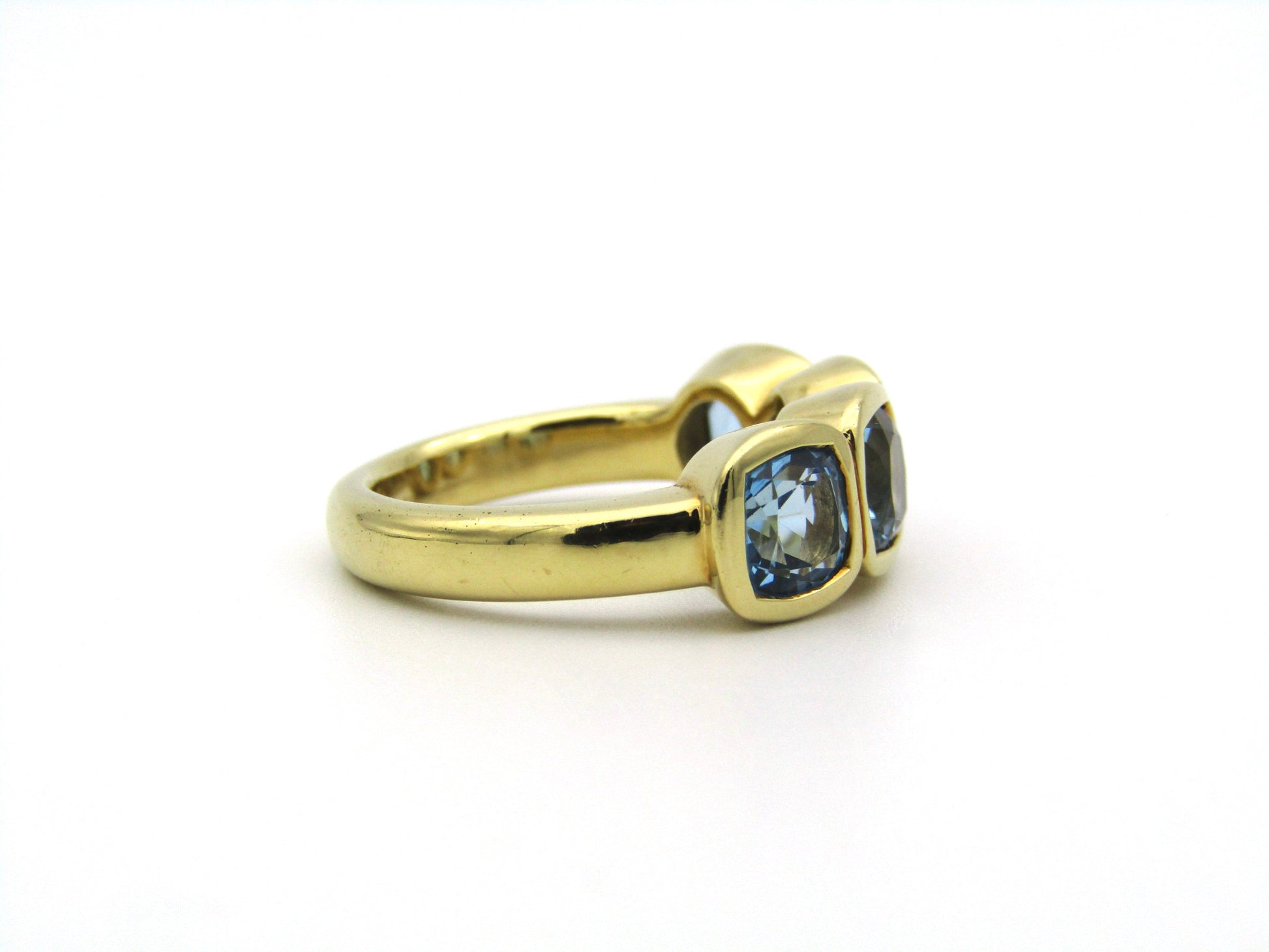 18K gold blue topaz ring.