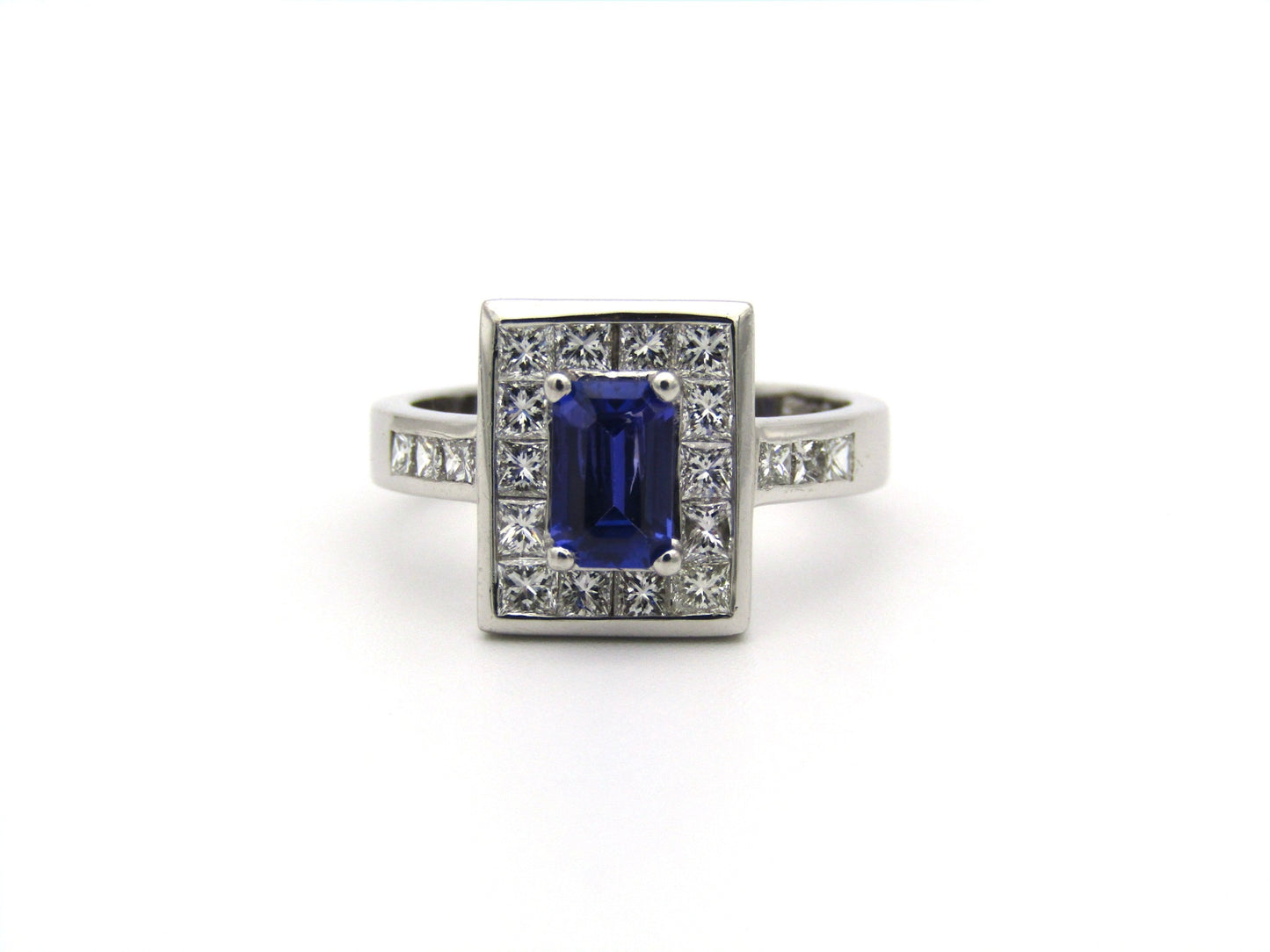 18K gold tanzanite and diamond ring.