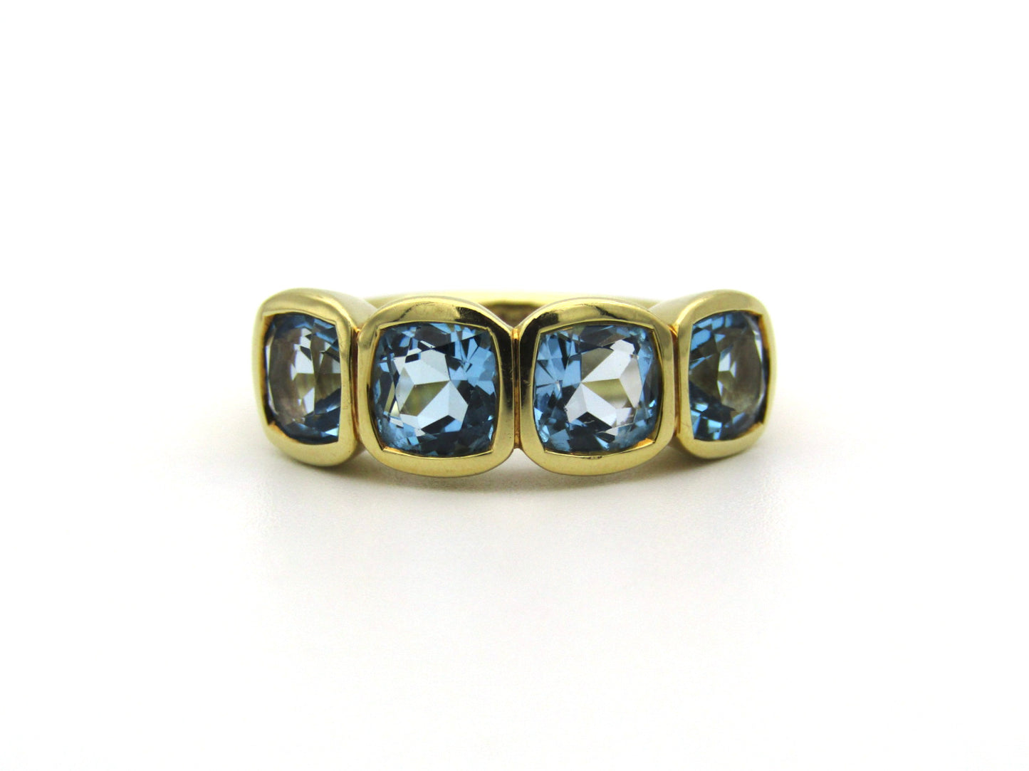18K gold blue topaz ring.
