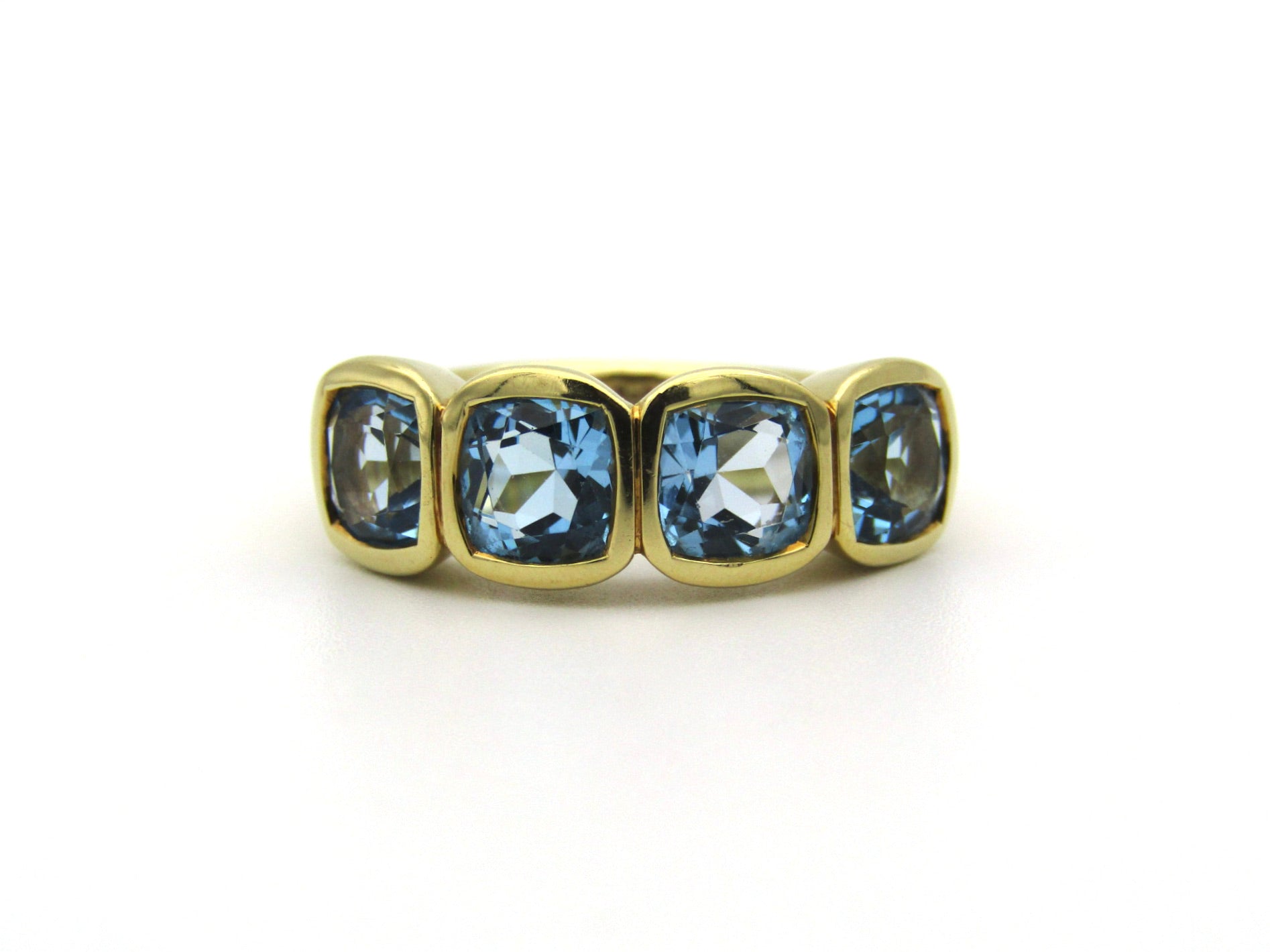18K gold blue topaz ring.