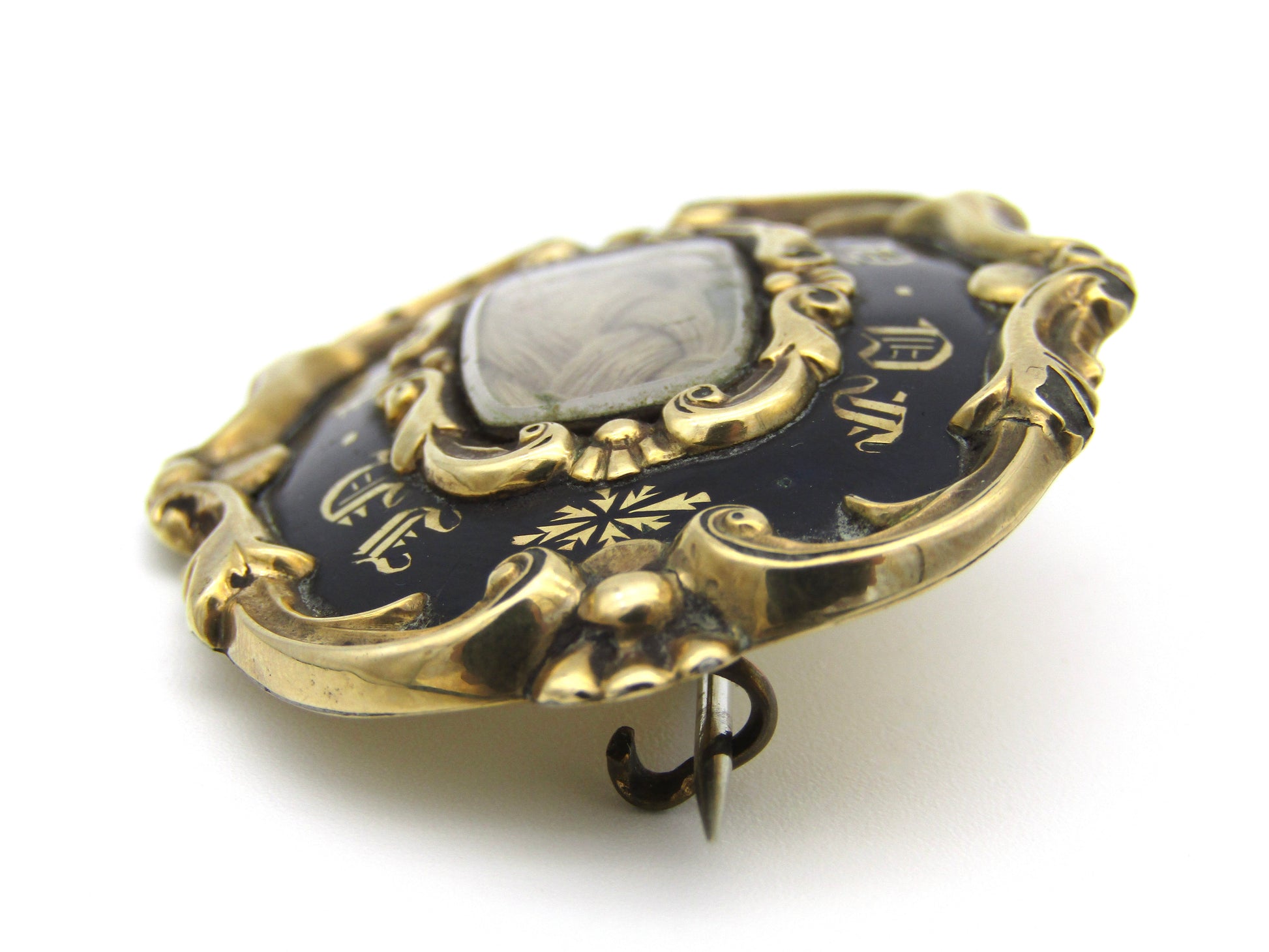 9kt gold Victorian mourning brooch.