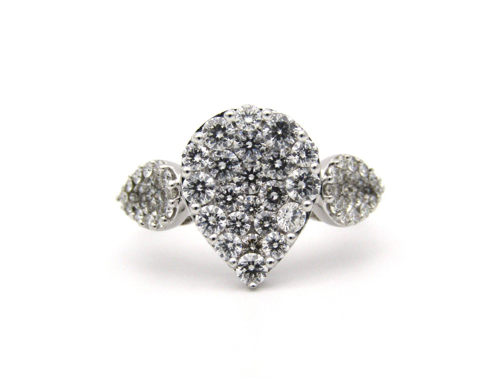 18K gold diamond cluster ring.