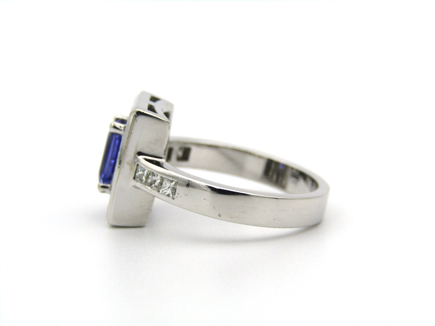 18K gold tanzanite and diamond ring.