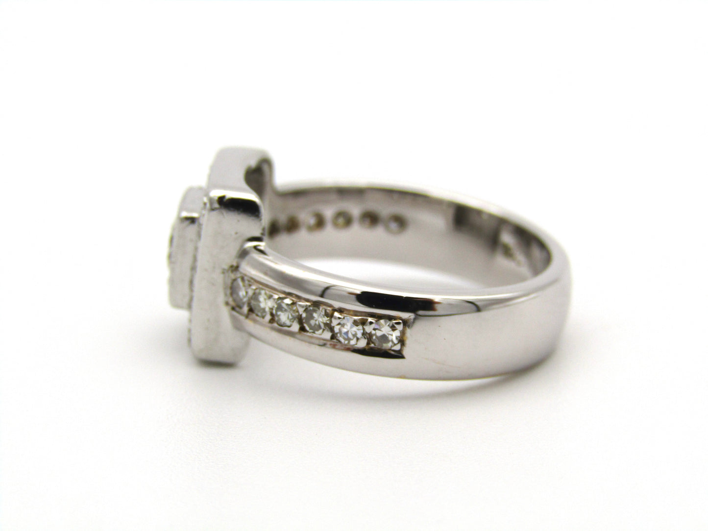 18kt gold diamond ring.