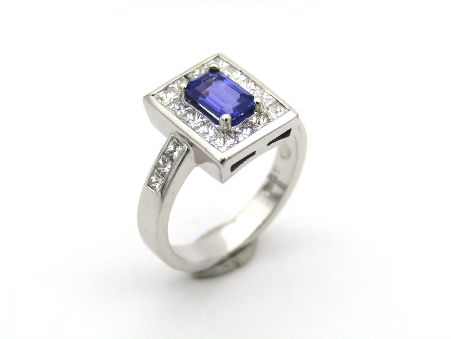 18K gold tanzanite and diamond ring.