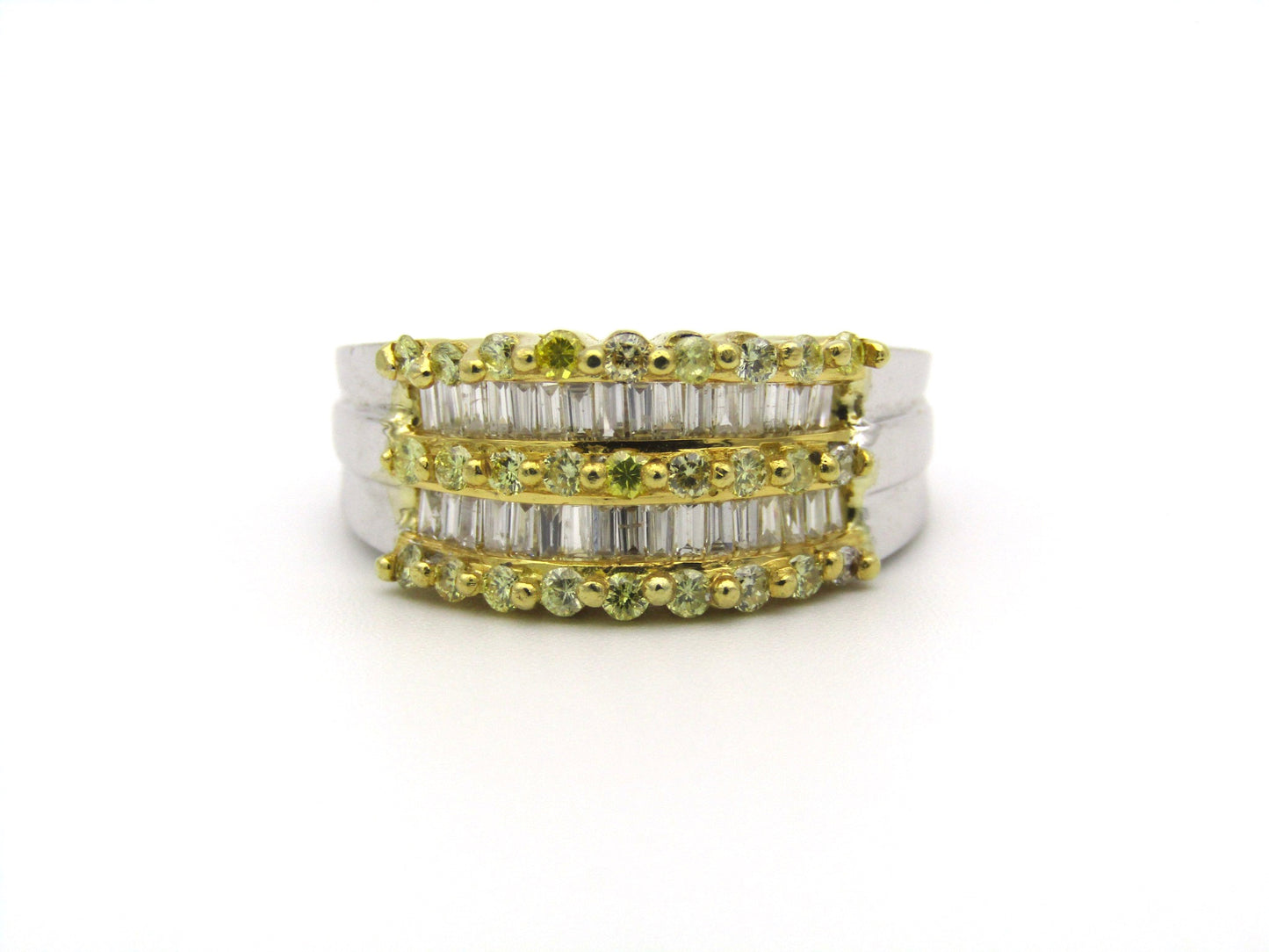 18K gold yellow and colourless diamond ring.