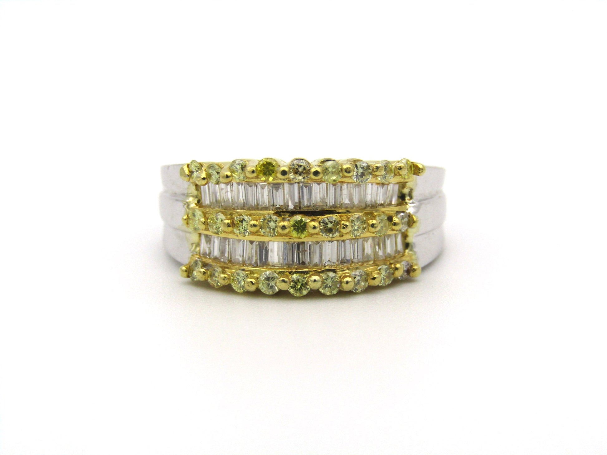 18K gold yellow and colourless diamond ring.