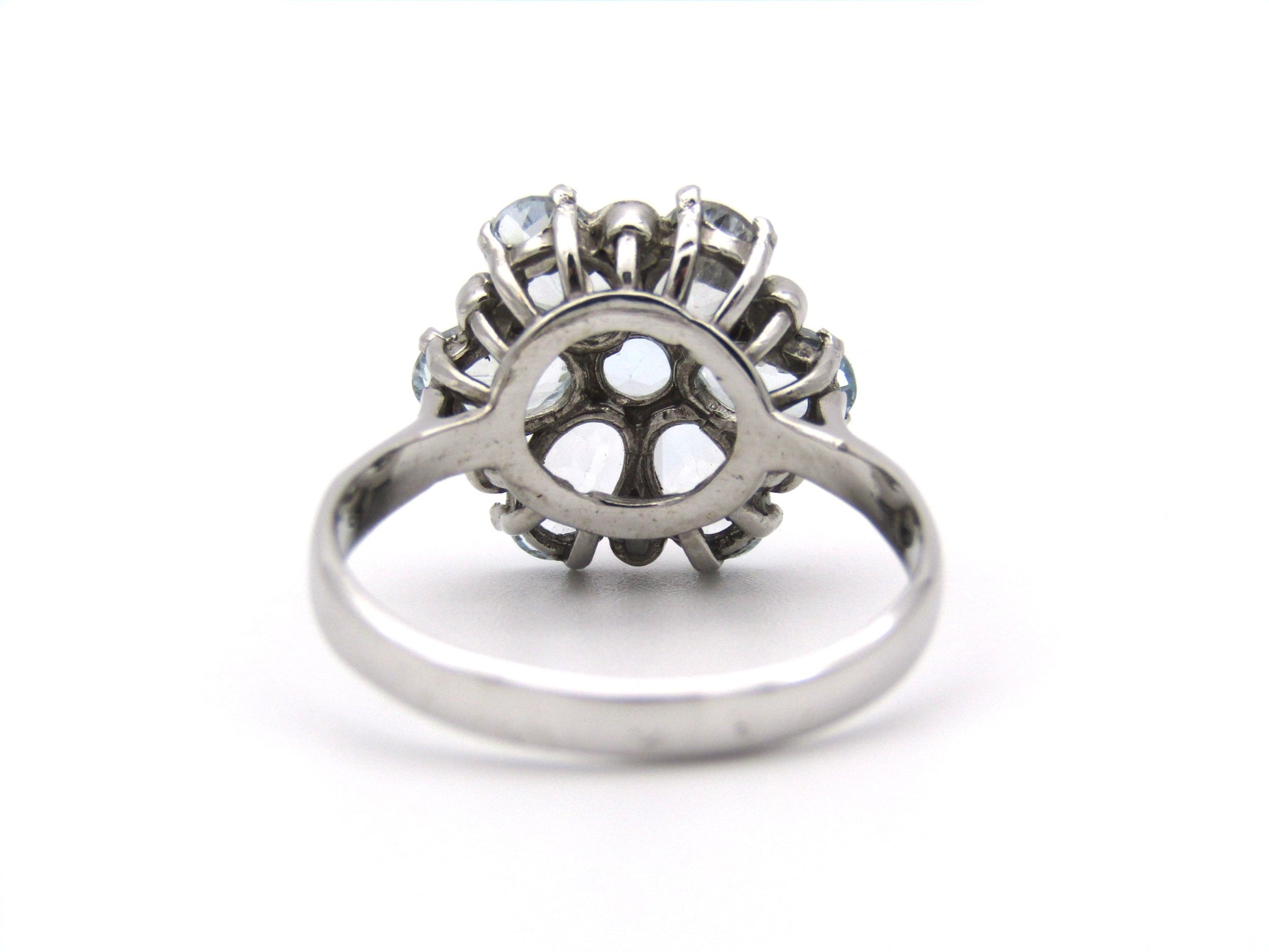 18K gold blue topaz ring.