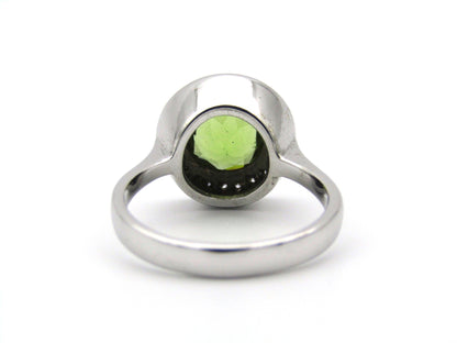 9kt gold peridot and diamond ring.