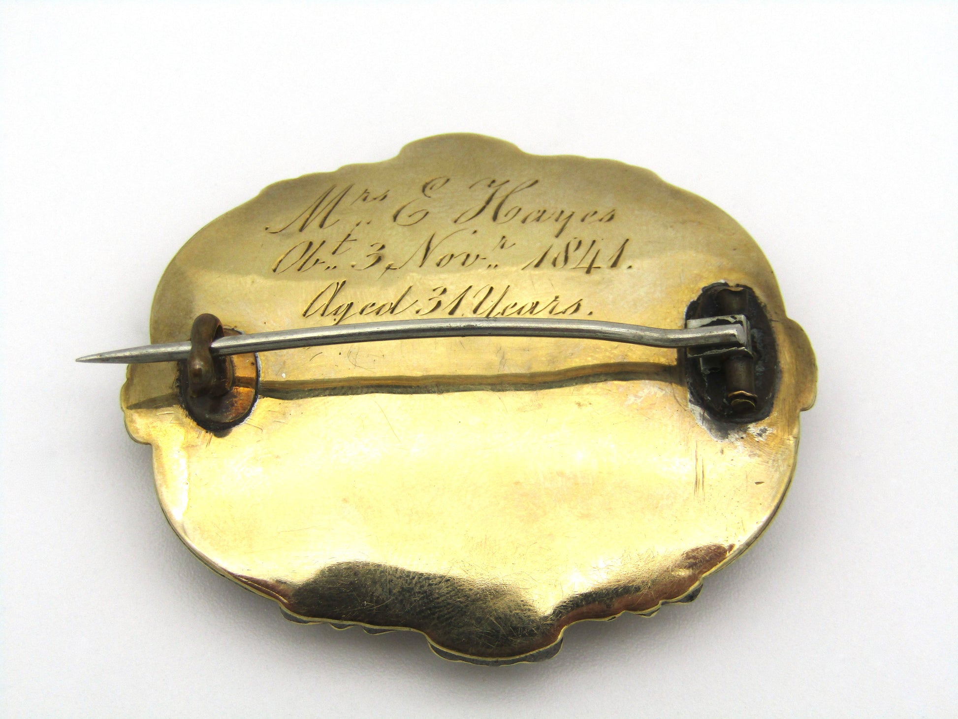 9kt gold Victorian mourning brooch.