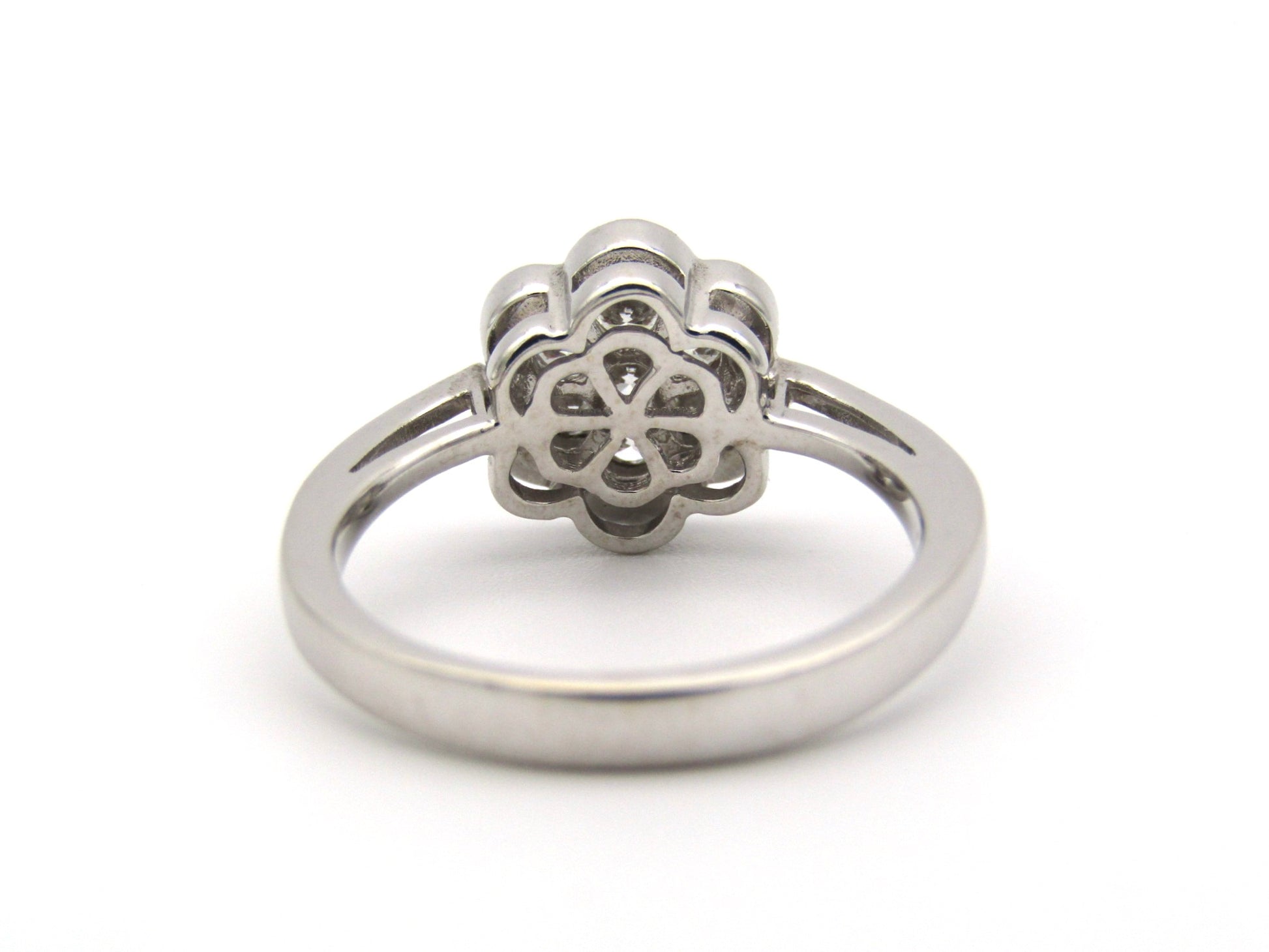 18K gold diamond flower ring.