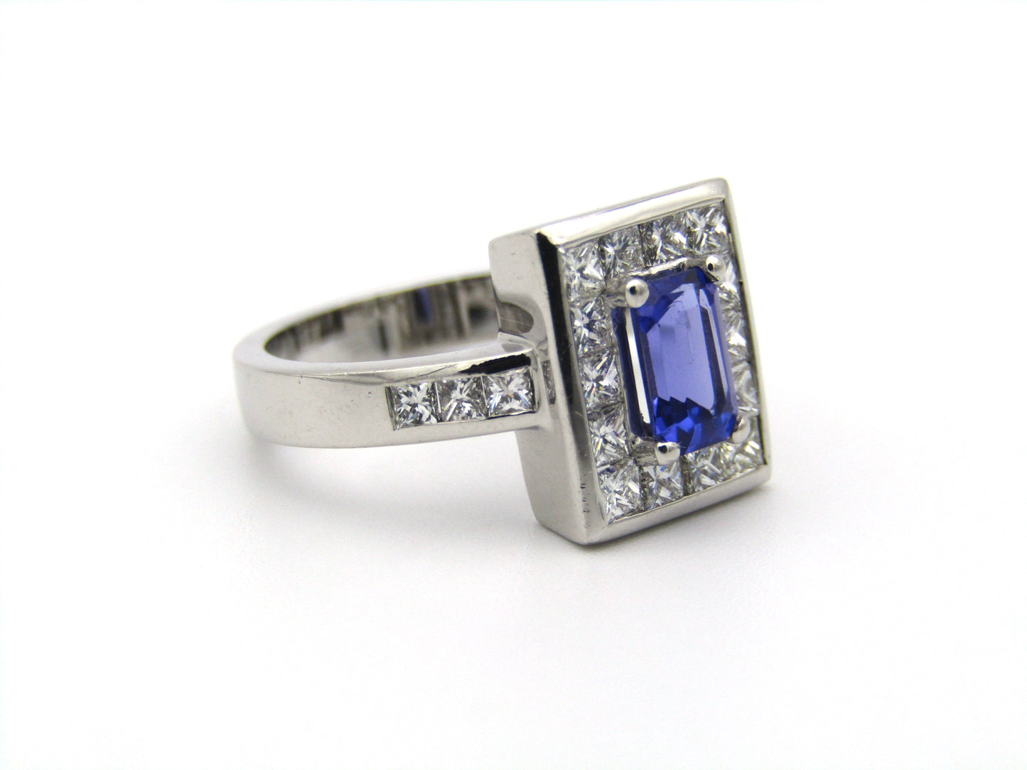 18K gold tanzanite and diamond ring.